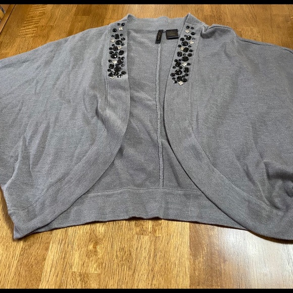 Gray knit sweater shrug with embellished front XL - Picture 2 of 7